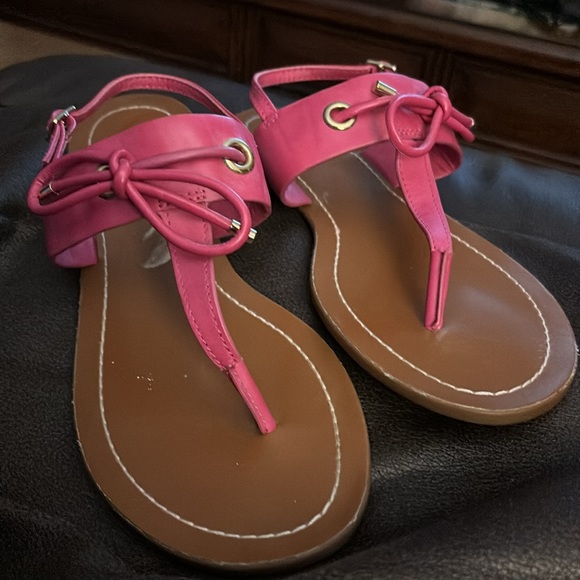 Kate Spade Bow Tie Thong sandals 

Size 9    Like New! - Picture 2 of 4